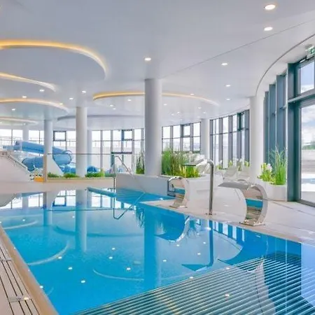 With Pools, Near The Sea, Ko Obrzeg 아파트